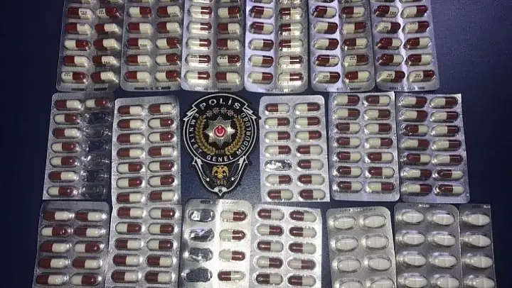 Kısıtlamayı ihlal eden şüpheliden 210 adet uyuşturucu hap çıktı