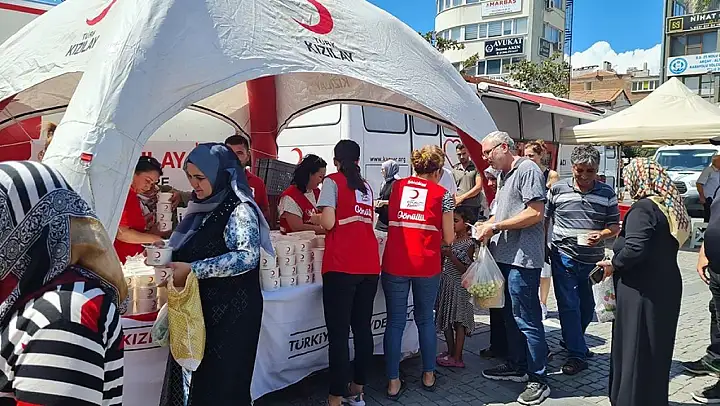 Kızılay Edremit şubesinden aşure hayrı