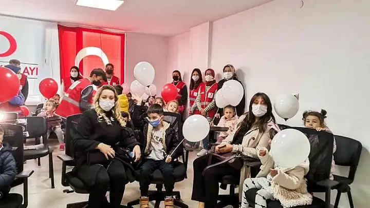 Kızılay'ın minik gönüllüleri