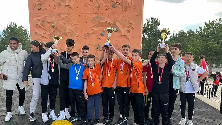 Köprüören Tek Termik Ortaokulu 'Spor Tırmanışı' dalında 5 kupa, 20 madalya kazandı