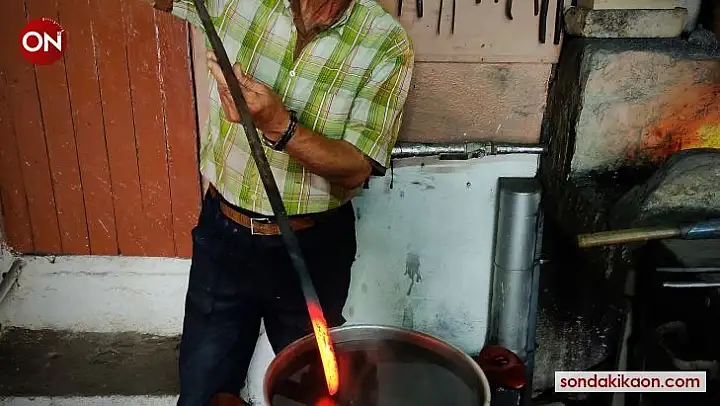 Koronavirüsten korunmak için demir suyu içiyor
