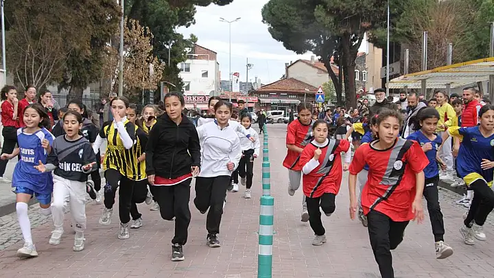Kula'da Atatürk kır koşusu düzenlendi
