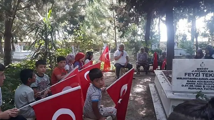 Kur'an kursu öğrencileri şehit Feyzi Tekeş'in kabrini ziyaret etti
