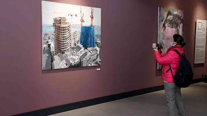 Kuşadası'nda karma resim sergisi