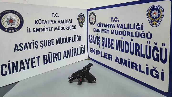 Kütahya'da asker eğlencesinde havaya ateş açan 2 maganda yakalandı