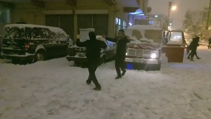 Kütahya'da kar keyfi şölene dönüştü