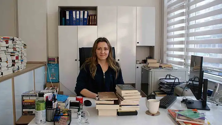 Kütüphane müdürlüğüne atanan Kula göreve başladı