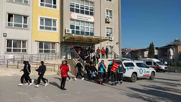 Lise öğrencilerinden Deprem Haftasında  gerçeği aratmayan tatbikat