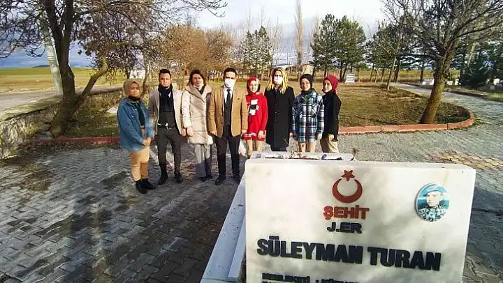 Lise öğrencilerinden şehit annesine ziyaret