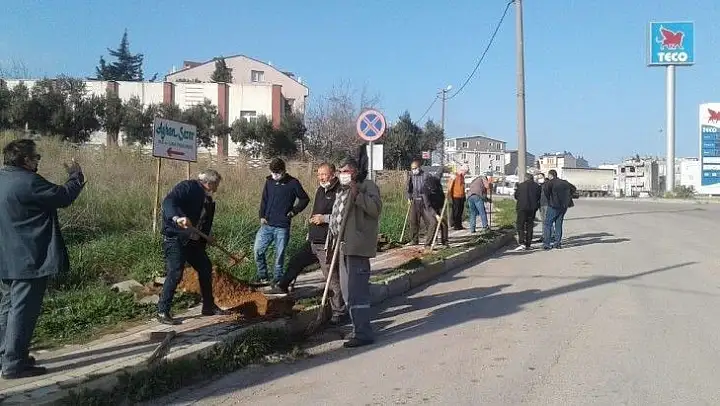 Mahalle sakinlerinden imece usulü fidan dikimi