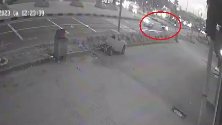 Manisa'da 2 kişinin hayatını kaybettiği motosiklet kazası kameraya yansıdı