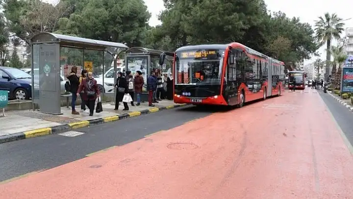 Manisa'da sağlık çalışanlarına ücretsiz ulaşım desteği uzatıldı