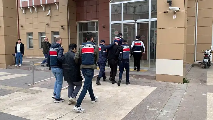 Manisa'da yapılan terör operasyonunda iki kişi tutuklandı