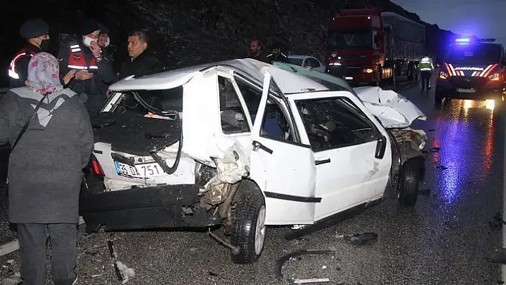 Manisa'da zincirleme kaza, 11 araç birbirine girdi
