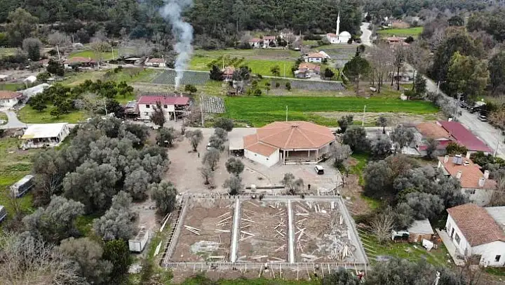 Marmaris Belediyesi yeni salonlar ve halı sahalar için kolları sıvadı