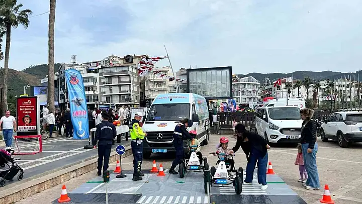 Marmaris Ege Rallisi'nde Jandarmadan anlamlı mesajlar