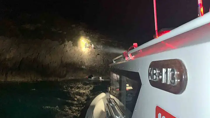 Marmaris'te 5'i çocuk 14 düzensiz göçmen kurtarıldı