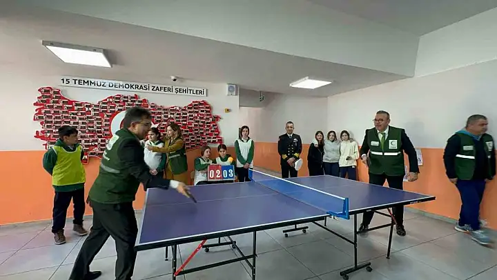 Marmaris'te masa tenisi turnuvası düzenlendi