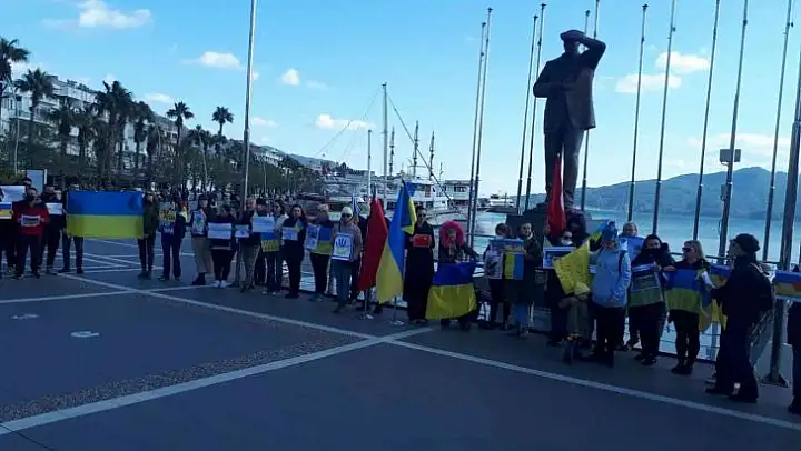 Marmaris'te yaşayan Ukraynalılar barış çağrısı yaptı
