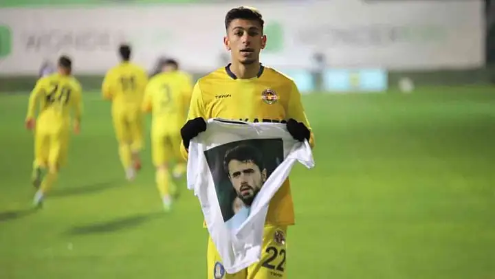 Menemenspor golü attı, Ahmet Çalık'ı andı