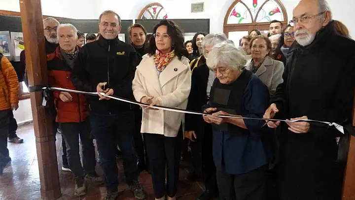 Menteşe'de 'Unutma' resim sergisi ile depremde kaybedilenler anıldı
