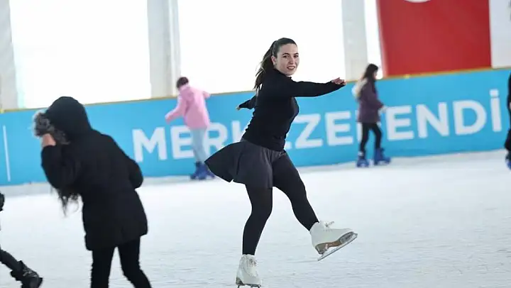 Merkezefendi'nin buz pateni pisti 25 binden fazla kişiyi ağırladı