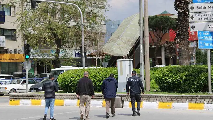 Minibüsten düşen valiz, ekipleri harekete geçirdi