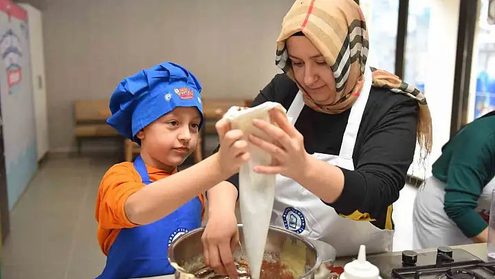 Minik aşçılar iş başında