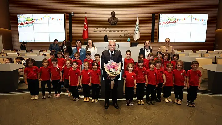 Minikler bayram coşkusunu Başkan Özdemir ile paylaştı