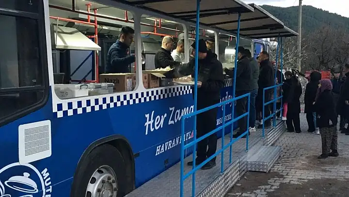 Mobil aşevi ile iftar sofrası vatandaşın ayağına gidiyor