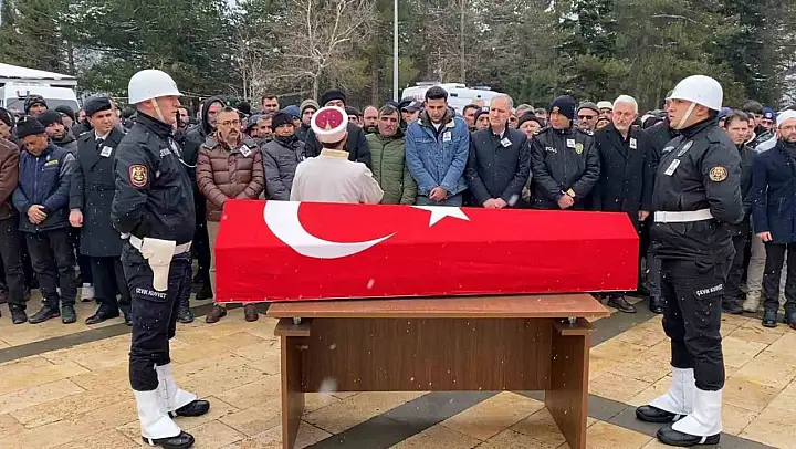 Motosiklet kazasında hayatını kaybeden polis Bursa'da toprağa verildi