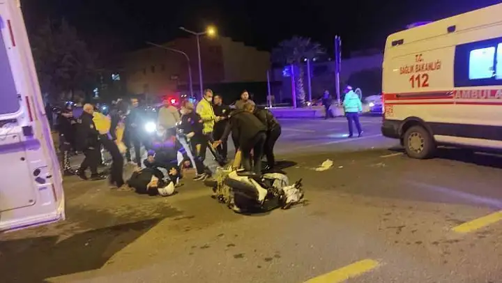 Motosiklete çarpıp kaçtı: 2 yaralı