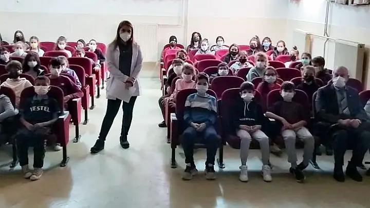 Mudanya'da öğrencilere verem mikrobu anlatıldı