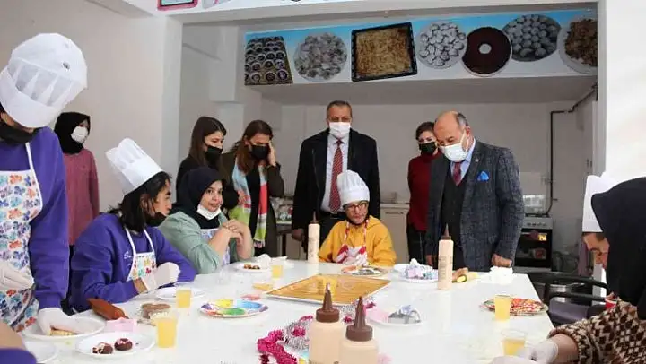 Müdür Başyiğit'ten 'Özel Emekler Atölyesi'ne ziyaret