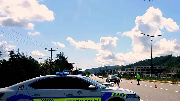 Muğla'da trafik ekipleri denetimlerine devam ediyor