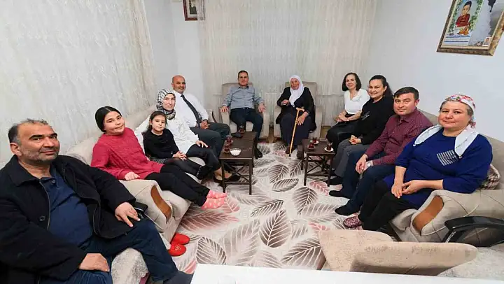 Muğla Valisi Akbıyık Şehit Piyade Er Osman Kara'nın ailesine iftarda konuk oldu