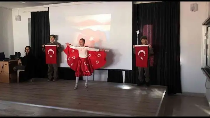 Muhtar Kıroğlan'dan öğrencilere teşekkür