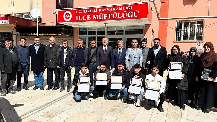 Nazilli'de hafızlık eğitimini tamamlayan öğrencilere belgeleri takdim edildi