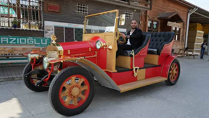 Nostalji aşığı genç 1925 model otomobilin elektriklisini yaptı