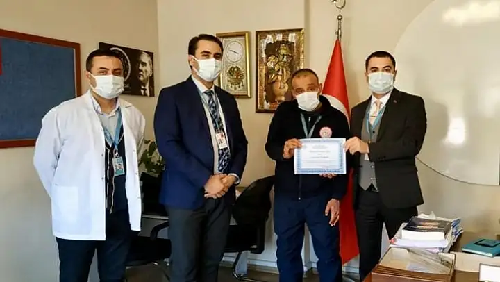 O, ne cerrah ne de doktor ancak hastanede en çok sevilen tanınan bir kişi oldu