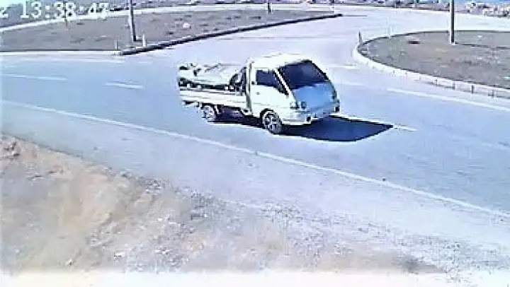 Odunları gösterip 2 yaşlı kadının kefen parasını çaldılar