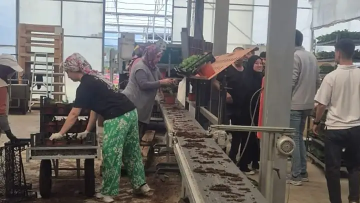 Öğrenciler çiçeklerle sürdürülebilirliği keşfetti