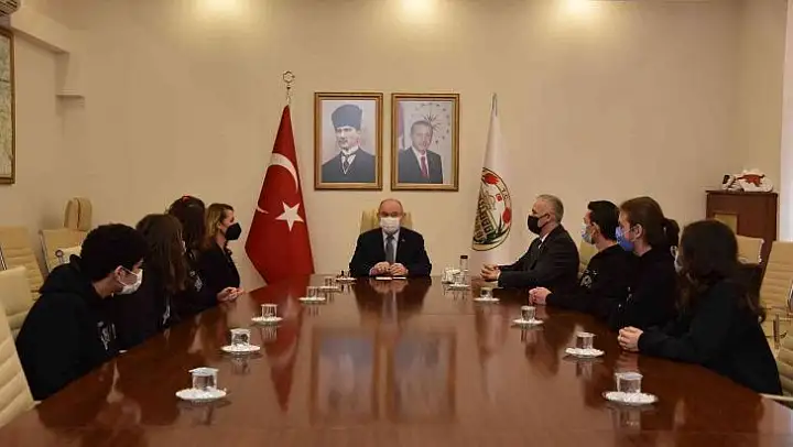 Öğrenciler projelerini Vali Karadeniz'le paylaştı