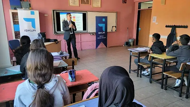 Öğrencilere meslek seçiminin önemi anlatıldı