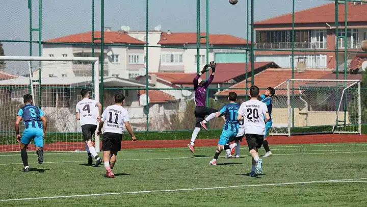 Okul Sporları Futbol Şampiyonasında yarı final biletleri sahiplerini buldu