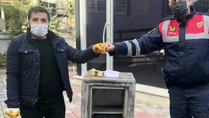 Önce sepetli motosikleti, sonra kasayı çaldılar