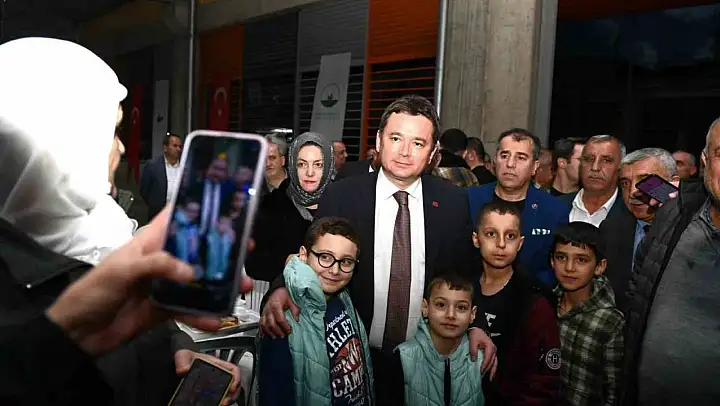 Osmangazi Belediye Başkanı Aydın, bin kişiyle iftar açtı