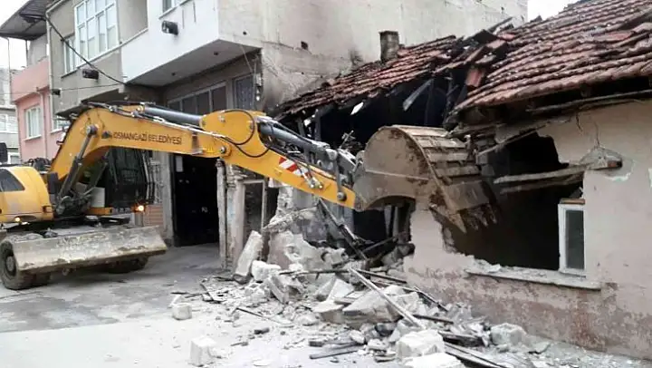 Osmangazi'de metruk bina temizliği