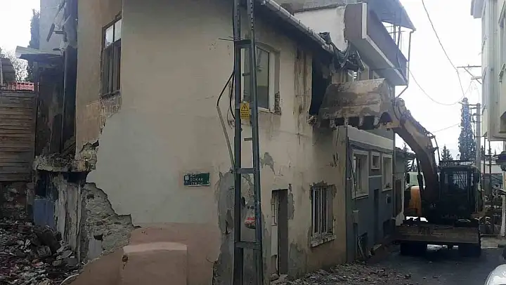 Osmangazililerin güvenliği için metruk binalar yıkılıyor