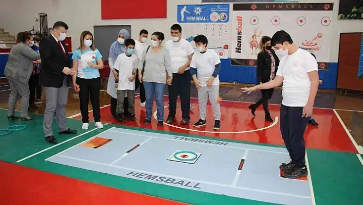 Otistik çocuklar hemsball öğrenecek